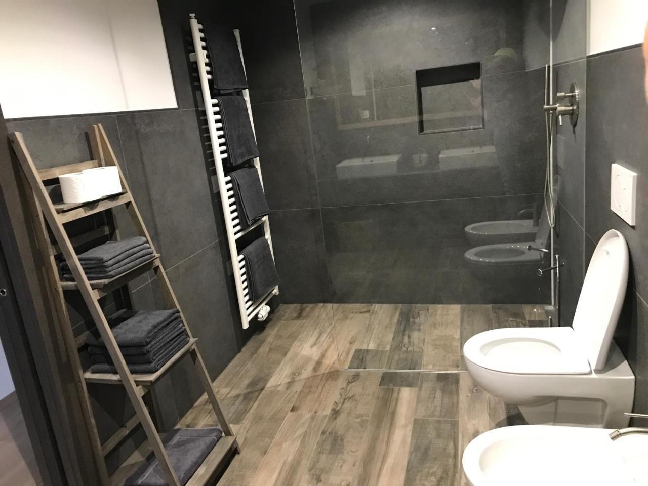 Antonya Apartamento Scena
